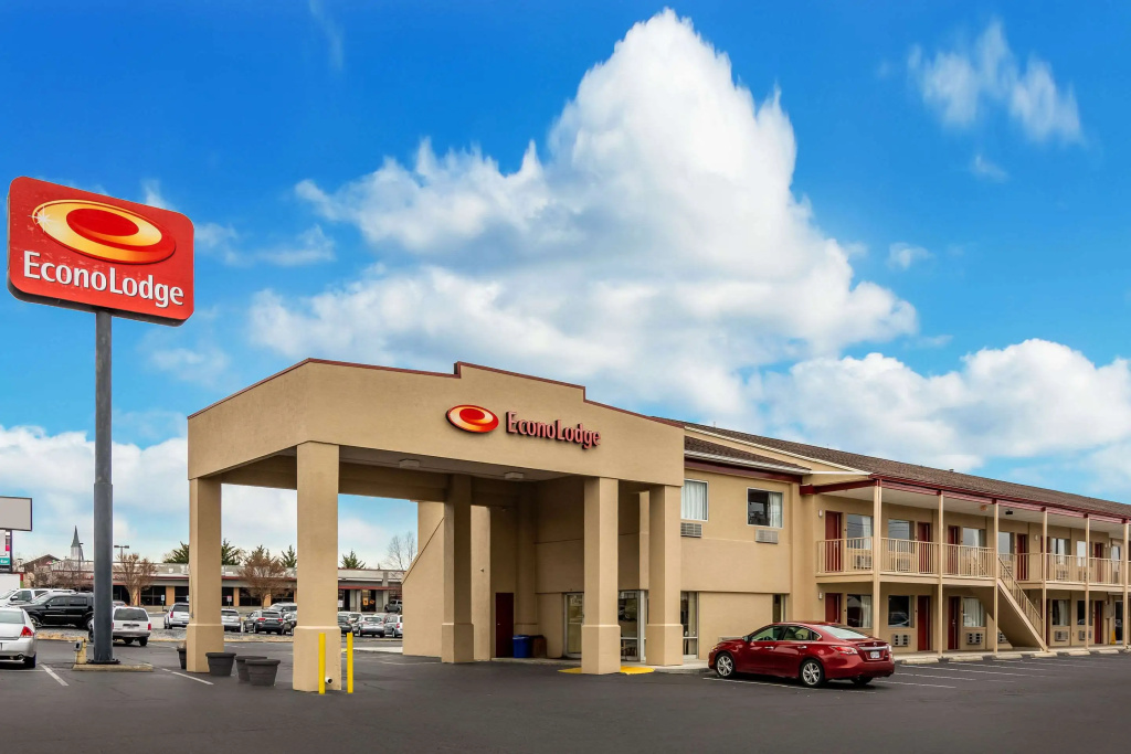 Econo Lodge East