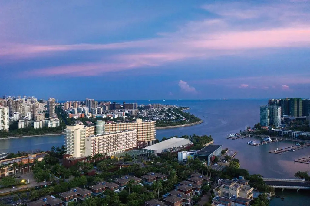 Beach & Waterfront