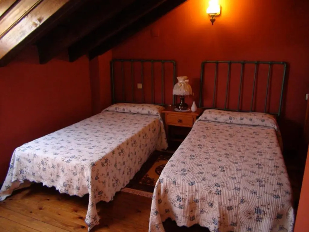 2 Bedrooms Cottage