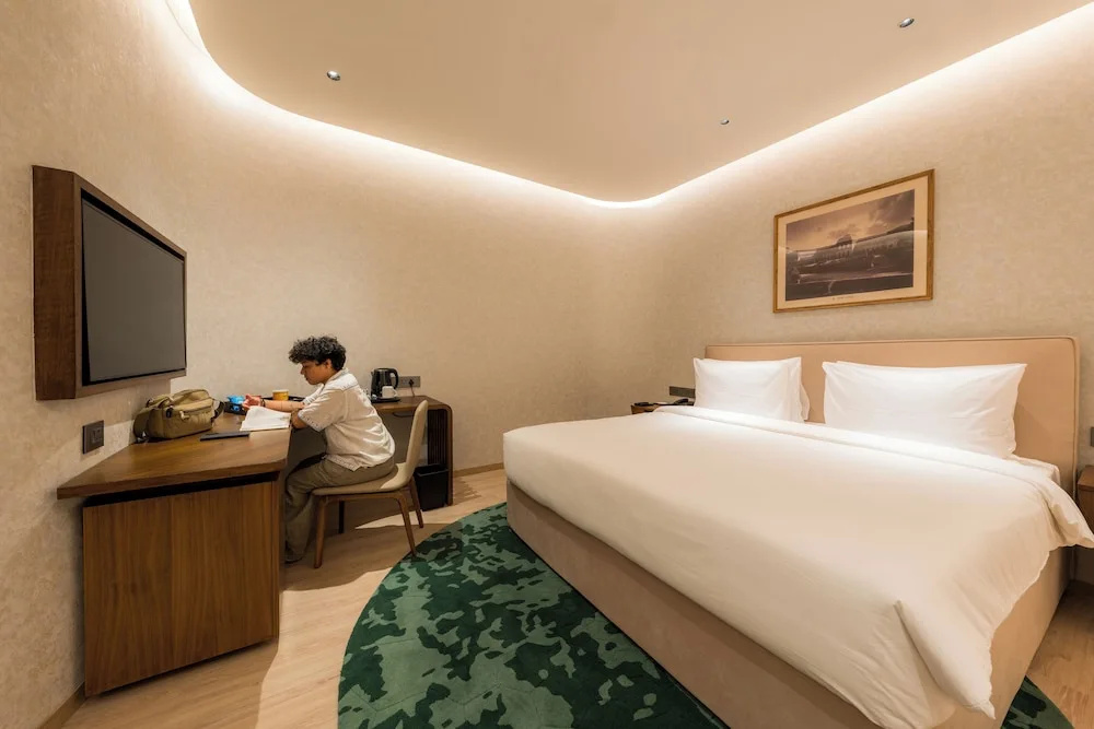 080 Transit Hotel T2