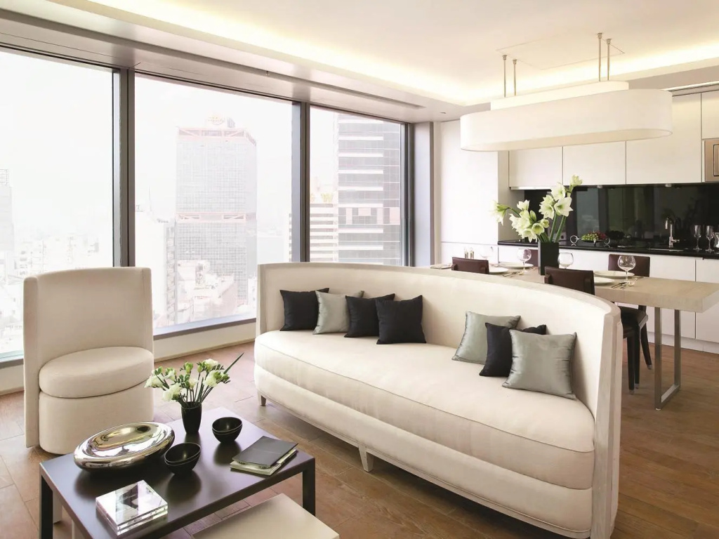 Suite with city view