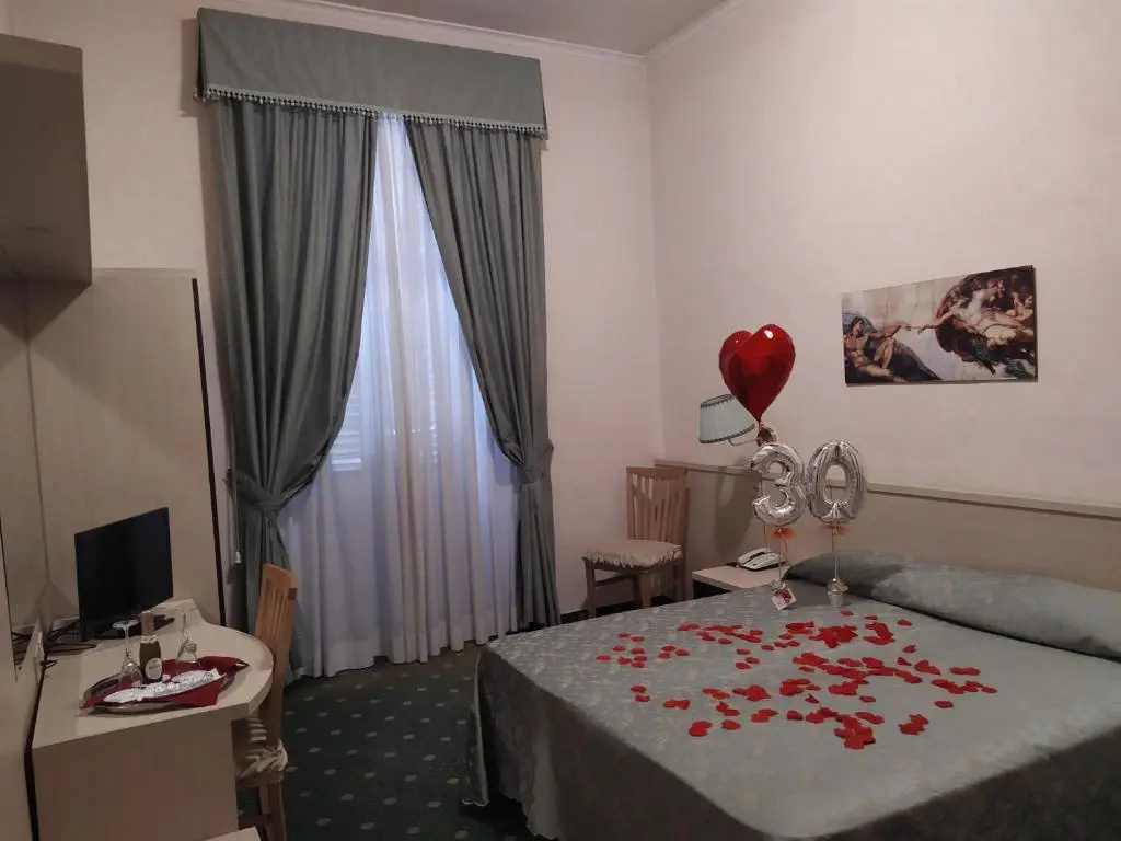 Double room (full double bed)