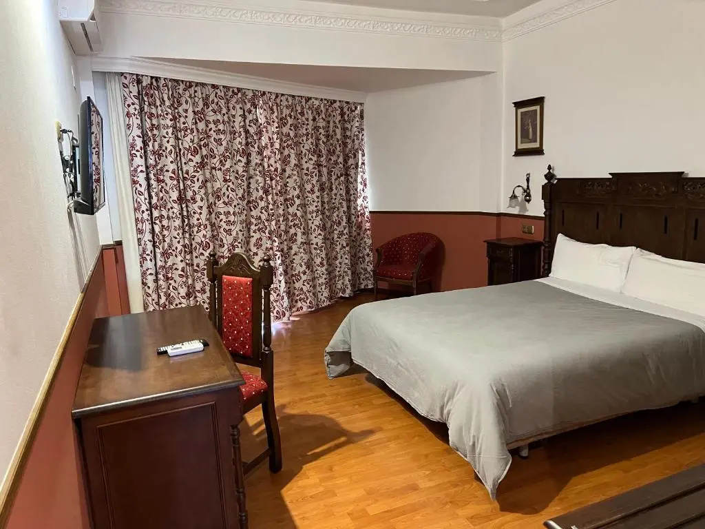 Double room (full double bed)