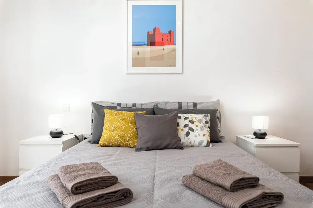 Chic & Spacious Modern 2BR APT Near Sea