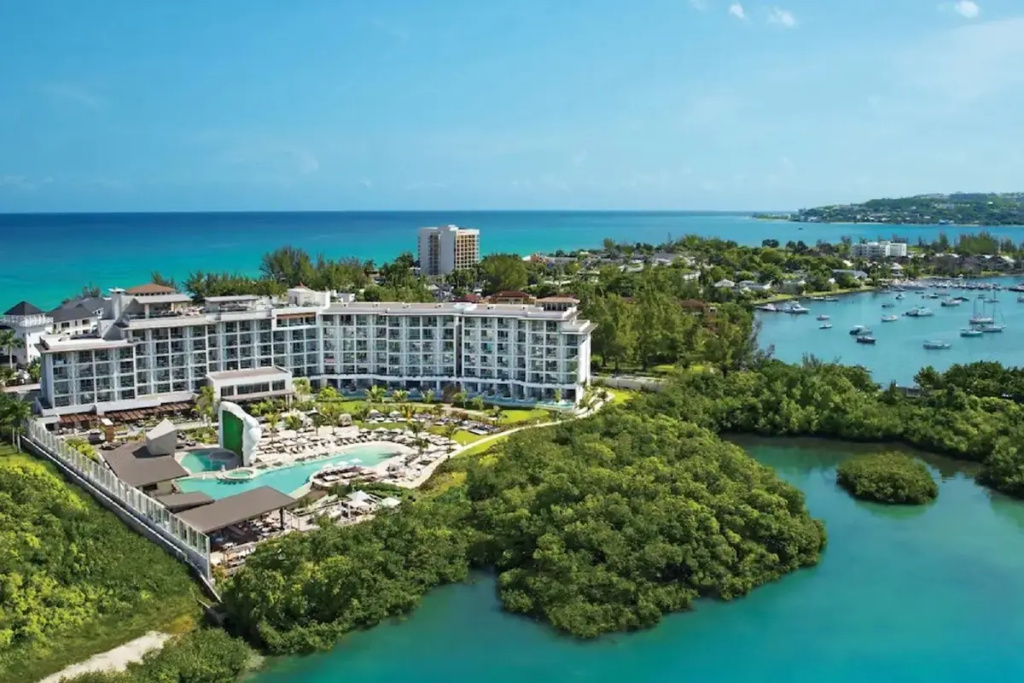 Beach & Waterfront