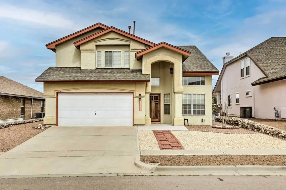 El Paso Retreat w/ Pool: 11 Mi to Downtown!