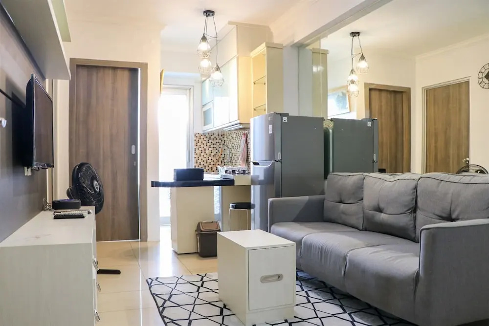 Warm And Minimalist 2Br Green Bay Pluit Apartment