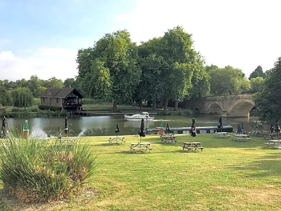 Shillingford Bridge Hotel - Chambres