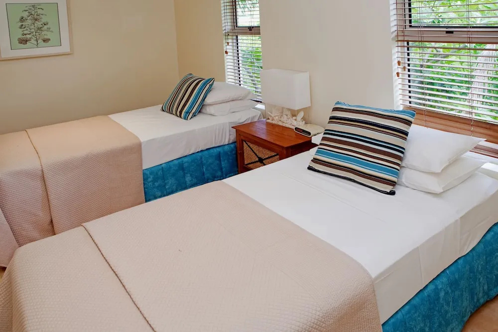 27 @ Cayman Villas