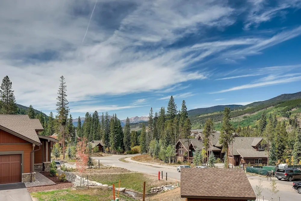 Alders 4br Renovated Townhome- Sleeps 11+ Kids Ski Free 4 Bedroom Condo by Redawning
