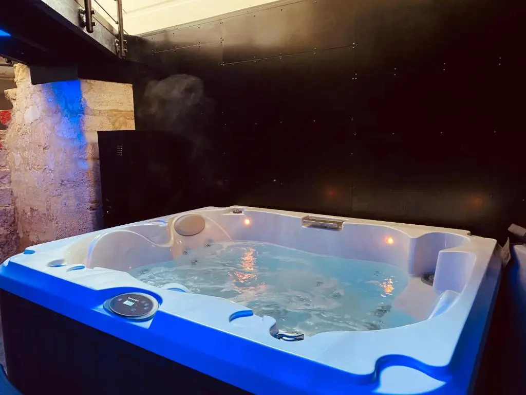 Mieuxqualhotel jacuzzi privatif La retro