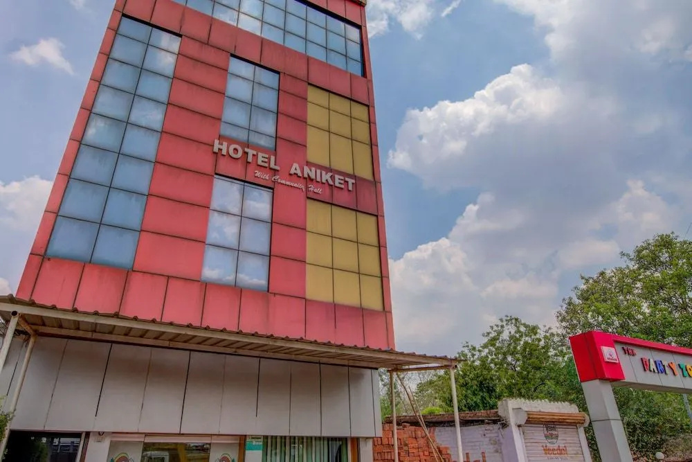 OYO 13490 Hotel Aniket