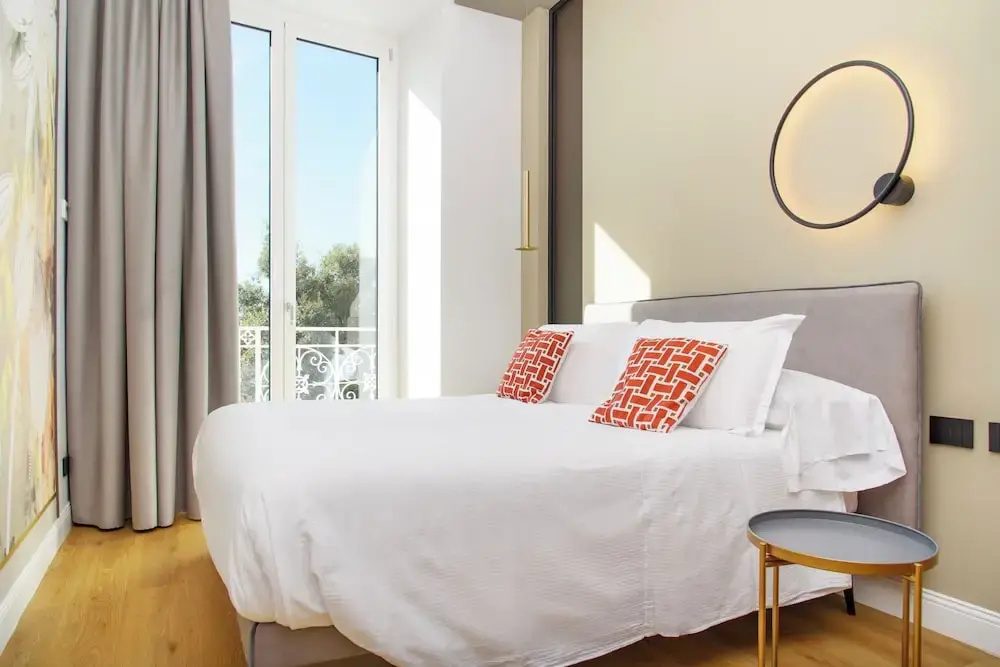Deluxe Double room (full double bed)
