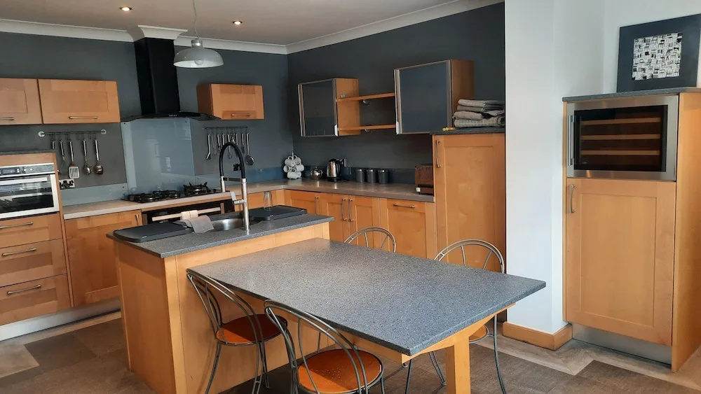 Impeccable 5-bed House in Stockton-on-tees - фото 16