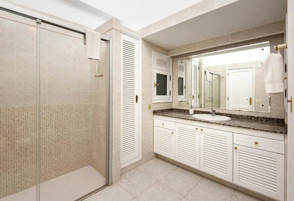 3 Bedrooms Apartment
