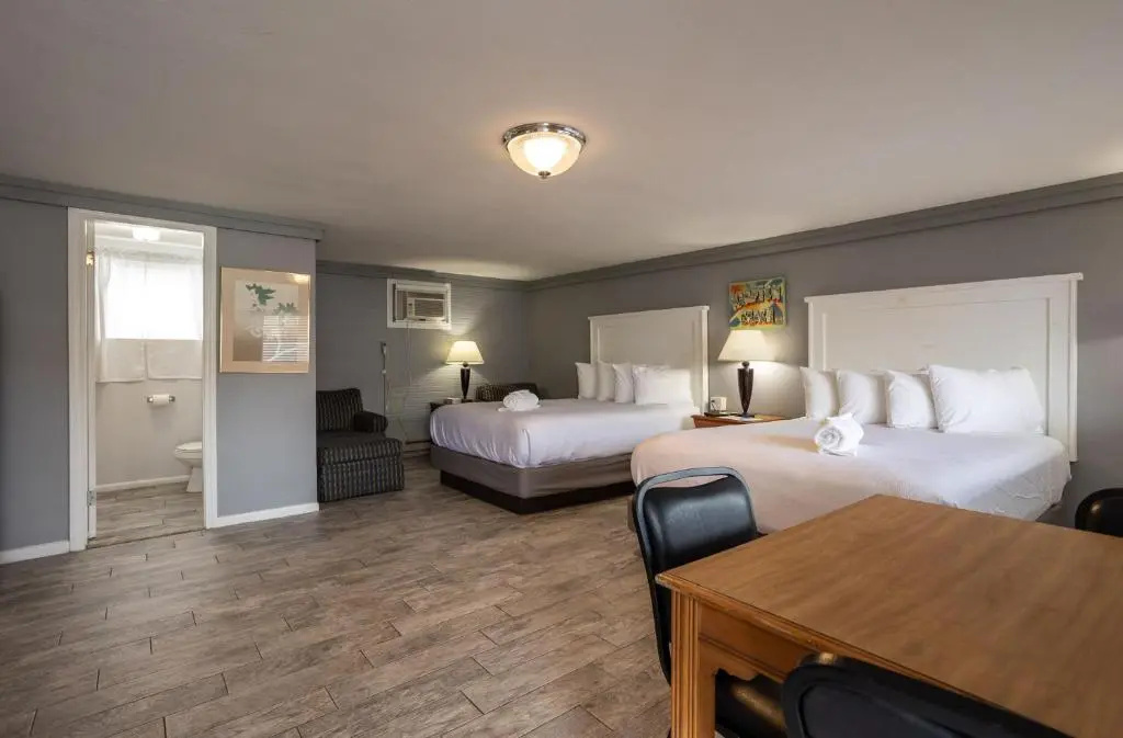 Deluxe Quadruple room