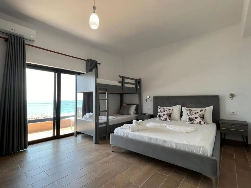 Standard Quadruple room with sea view