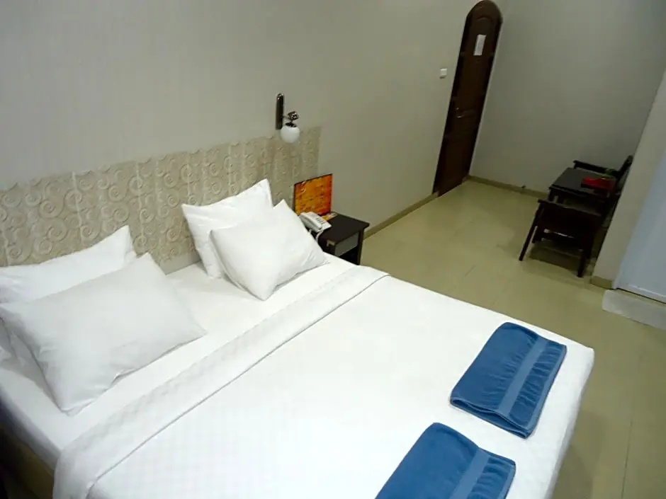 Deluxe Double room (full double bed)