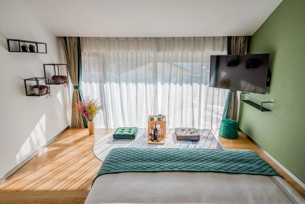 No Flowers Boutique Hostel