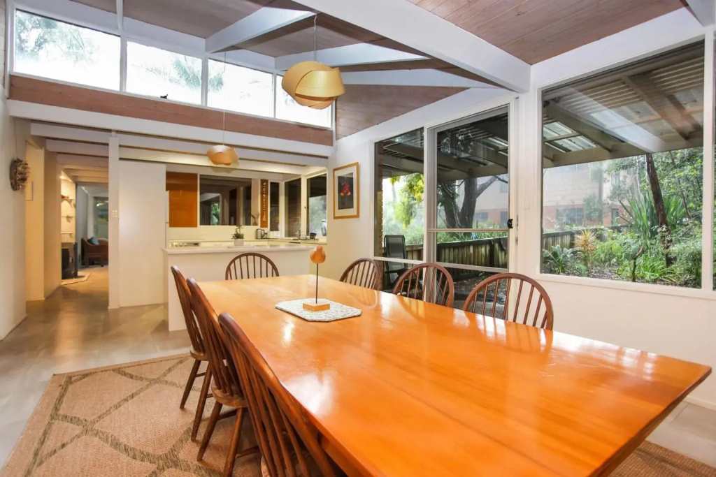 Large 4 Bedroom Home - Pet Friendly
