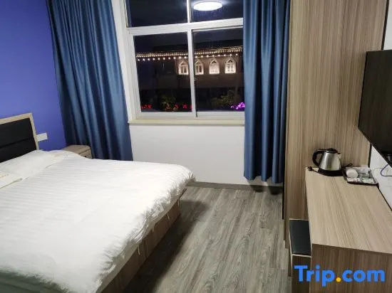 Deluxe Double room (full double bed)