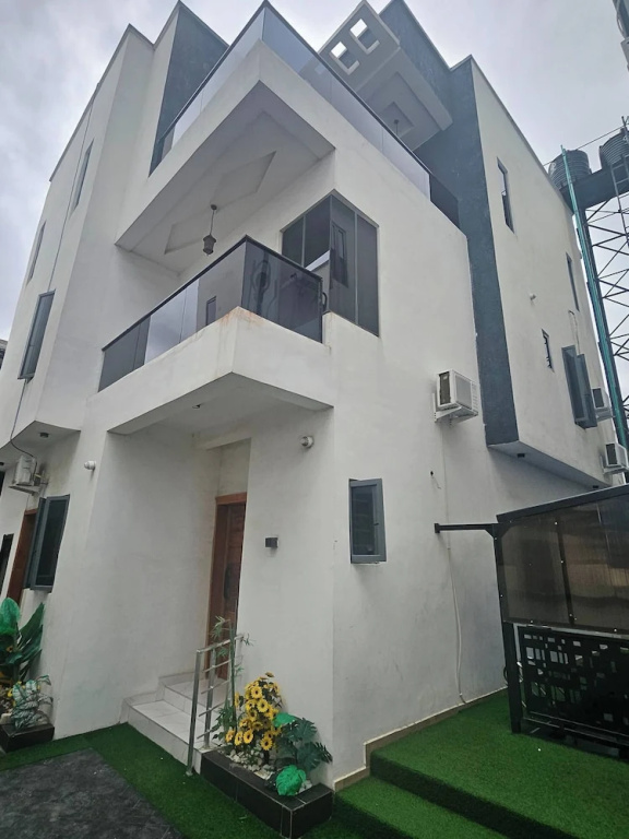 Luxury 5 Bedrooms Duplex With Swimming Pool