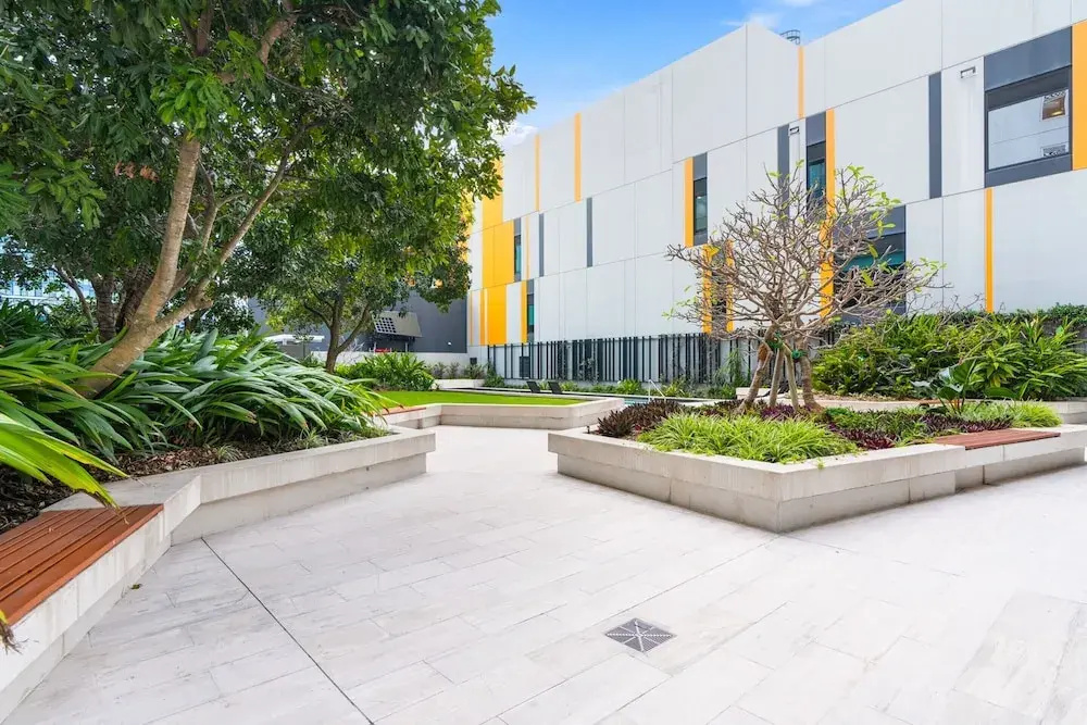 Chic 1 Bed Inner-city Retreat With Pool and Views