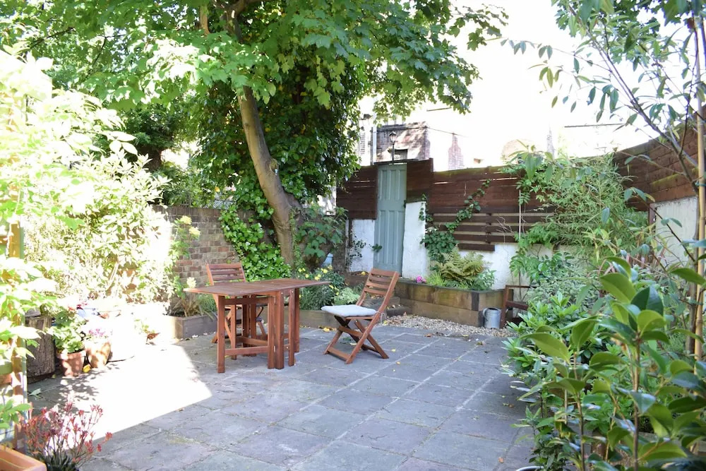 Beautiful, Bright 1-bedroom Home With Garden