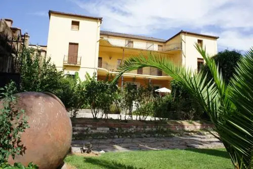 Hosteria Las Palmeras Casa Colonial