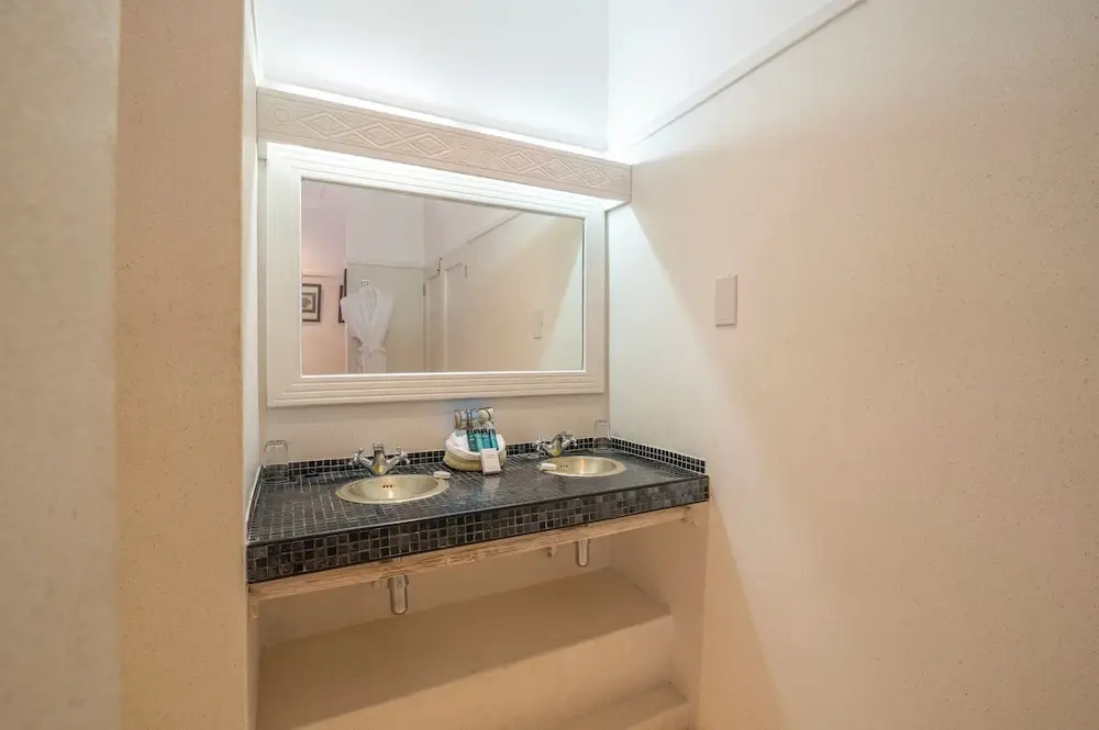 Amani Beachfront Villa by YourHost - фото 24