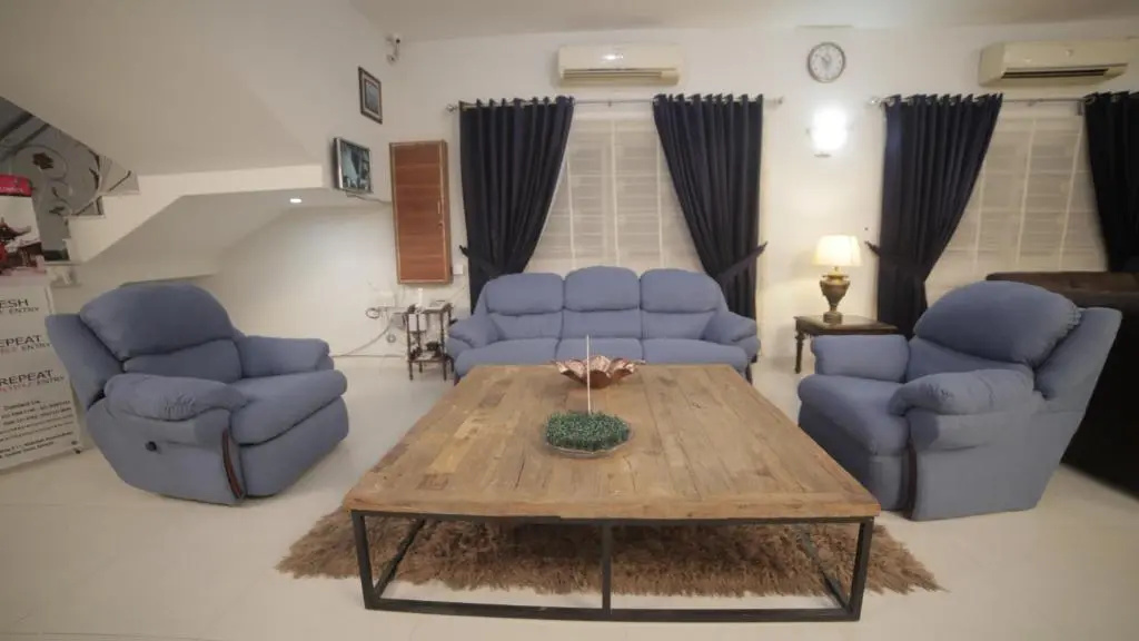 Four Squares Karachi