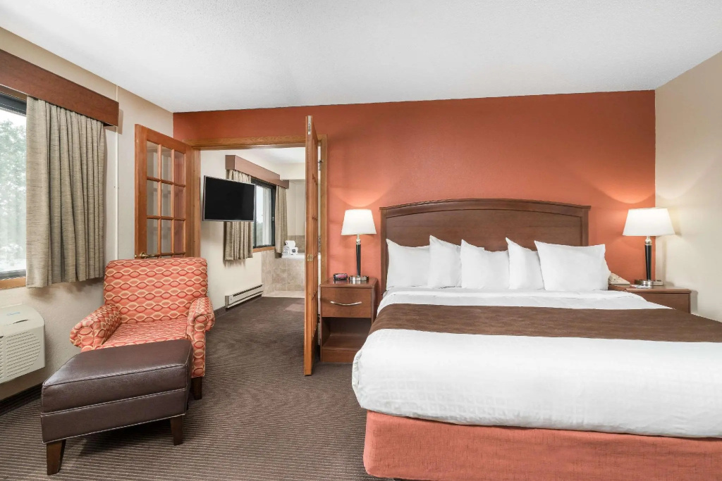 Deluxe Double Suite (full double bed)