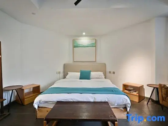Standard Double room with balcony (full double bed)