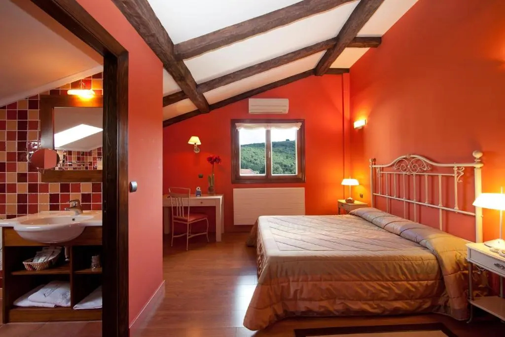 Superior Double room with mountain view (full double bed)