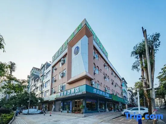 Yuecheng Express Hotel (Dongxing National Gate Port)