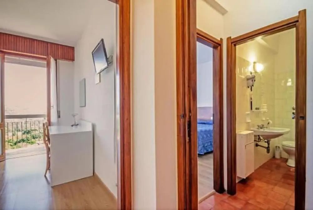 2 Bedrooms Standard Quadruple Family room