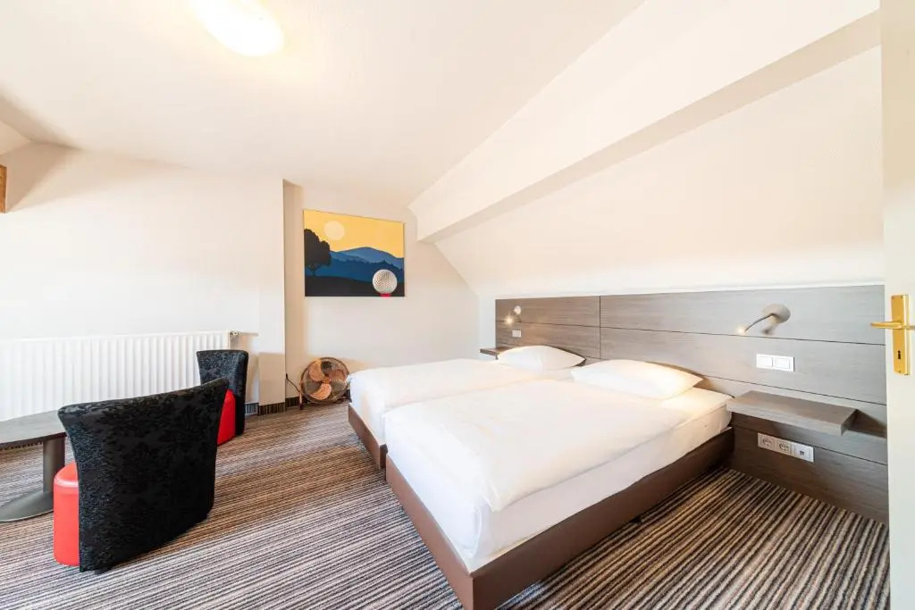 2 Bedrooms Suite full double bed