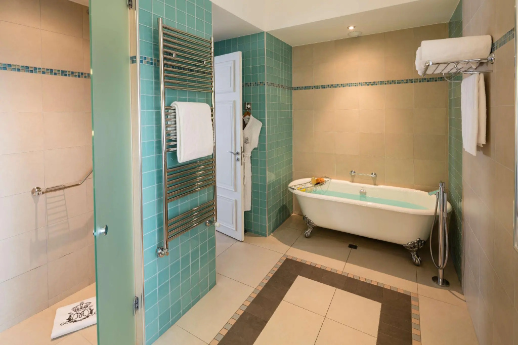 Prestige Suite, sofa room photo 1