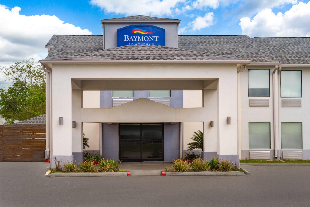 Baymont by Wyndham Iowa Lake Charles