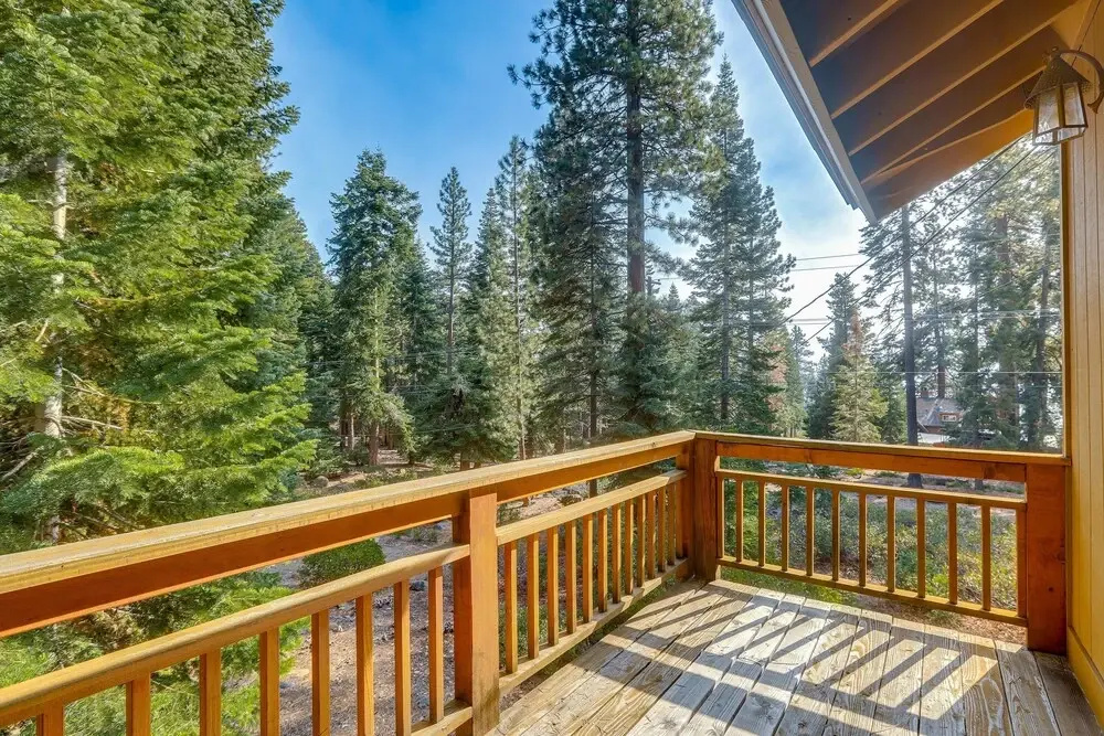 Spacious Tahoe Vista Cabin: Hot Tub, Walk to Beach