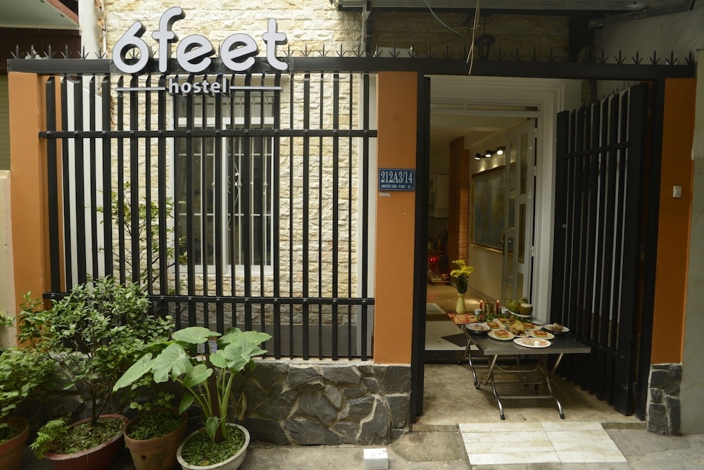 6feet Hostel
