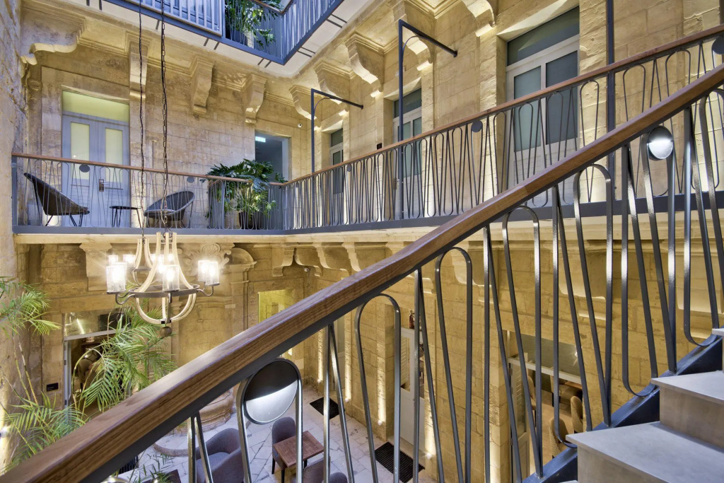 Balcony & Terrace