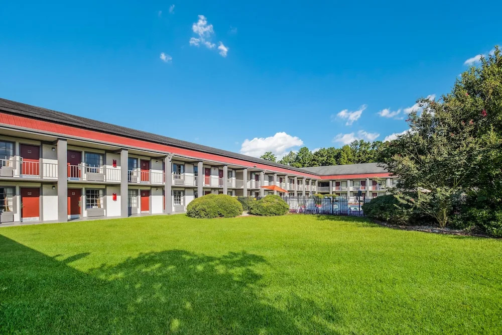 Super 8 Richmond Hill