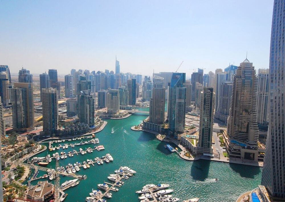 First class apt. with city views in Dubai Marina