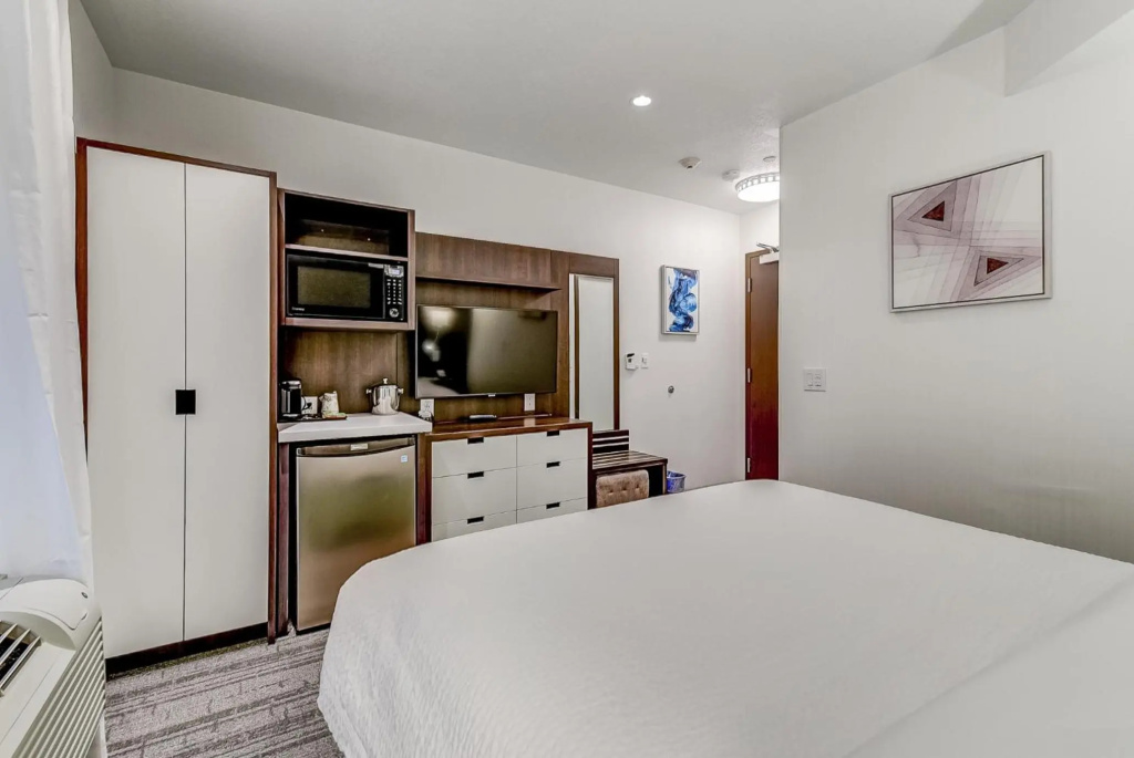 EST Hotel — 3