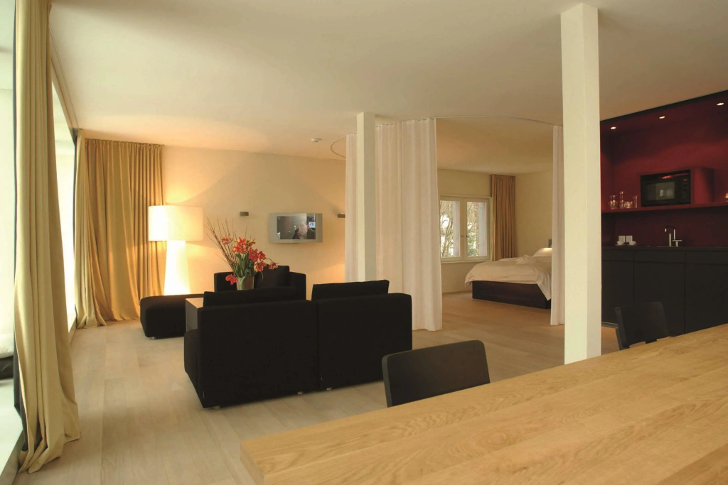 Lobby & Reception