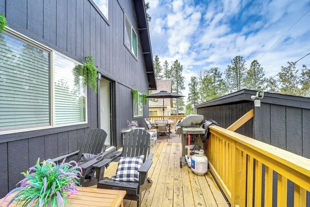 Walk to Trails: Modern Munds Park Mountain Retreat