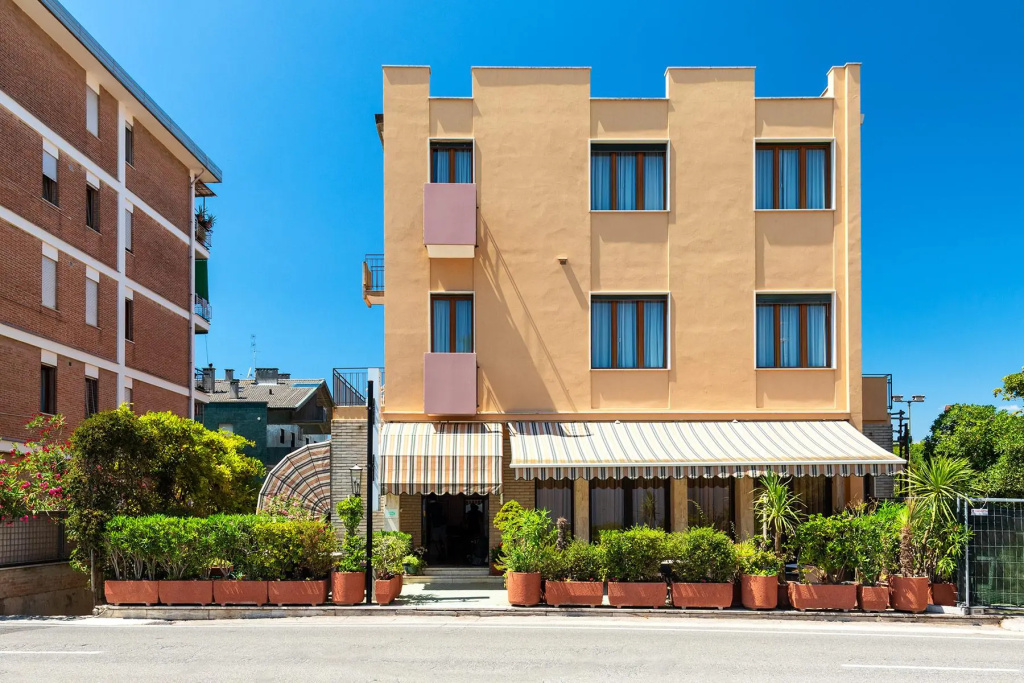 Hotel photo 1