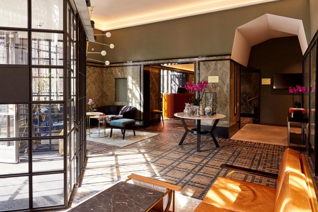 Lobby & Reception