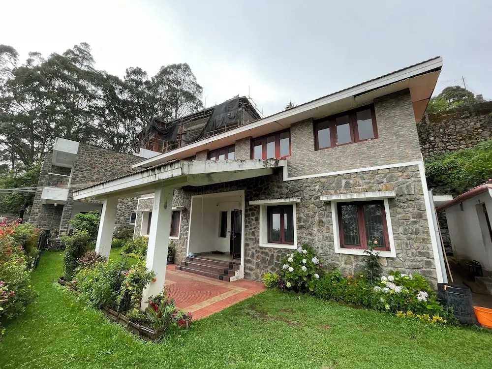 Nashika Villa by evaddo